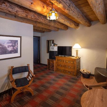 Sagebrush Inn & Suites Taos Exterior photo